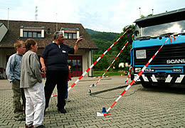 Demonstration der toten Winkel am LKW